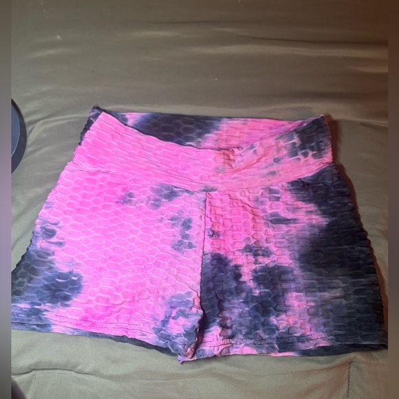 Biker shorts scrunched material. - Picture 1 of 6